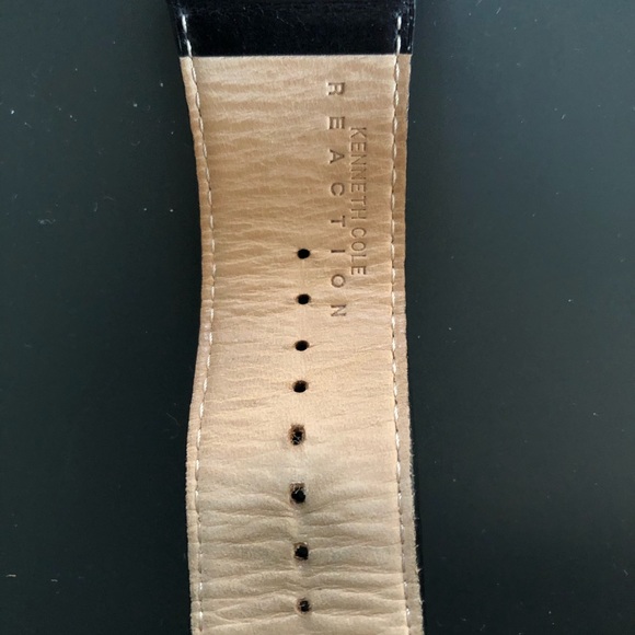 Unique Kenneth Cole watch - Picture 6 of 8